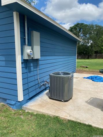 108 W Knippa Street Uvalde TX 78801
