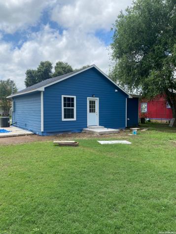 108 W Knippa Street Uvalde TX 78801