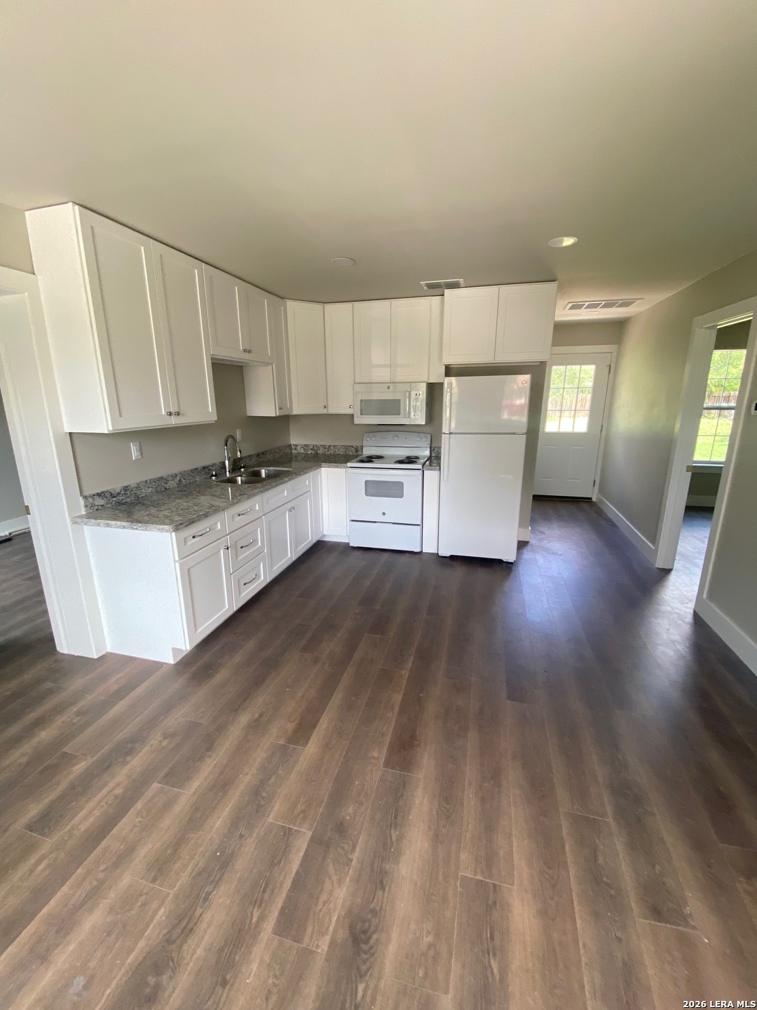 108 W Knippa Street Uvalde TX 78801
