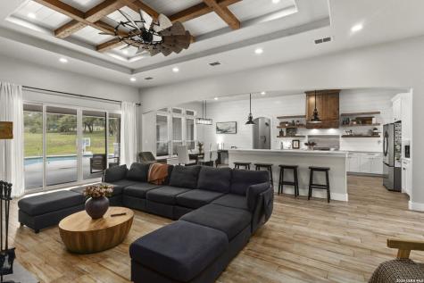 121 N Tranquility Drive La Vernia TX 78121