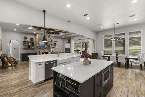 121 N Tranquility Drive La Vernia TX 78121