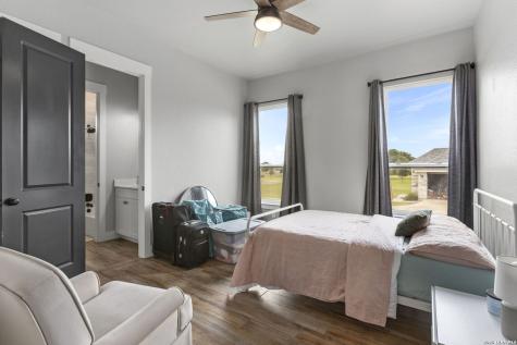 121 N Tranquility Drive La Vernia TX 78121