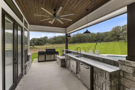 121 N Tranquility Drive La Vernia TX 78121
