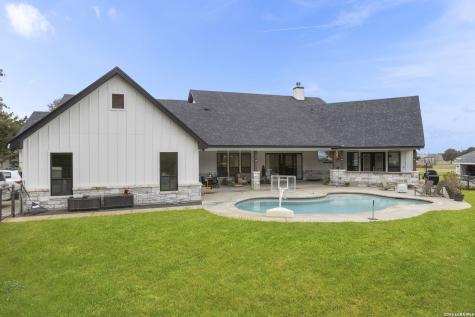 121 N Tranquility Drive La Vernia TX 78121