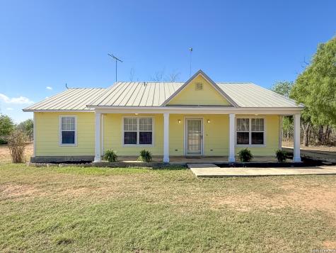 680 W County Road 678 Natalia TX 78059