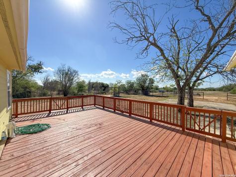 680 W County Road 678 Natalia TX 78059