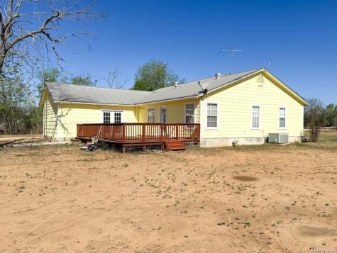 680 W County Road 678 Natalia TX 78059