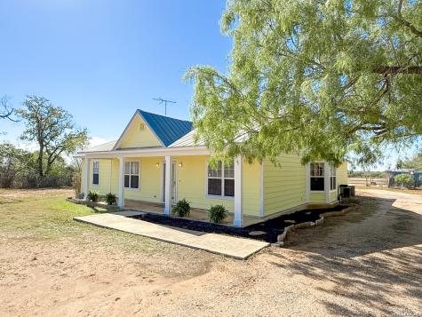 680 W County Road 678 Natalia TX 78059