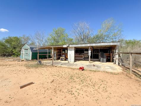 680 W County Road 678 Natalia TX 78059