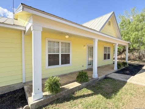 680 W County Road 678 Natalia TX 78059