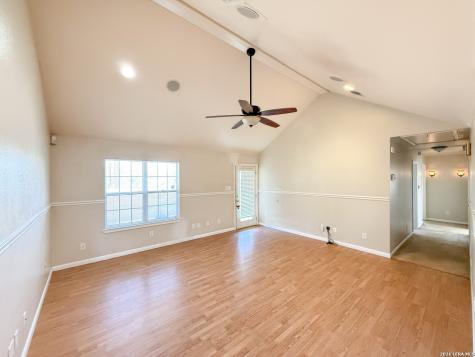 680 W County Road 678 Natalia TX 78059