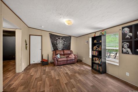106 County Road 2672 Devine TX 78016
