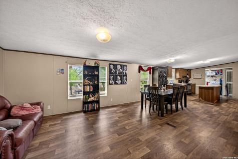 106 County Road 2672 Devine TX 78016