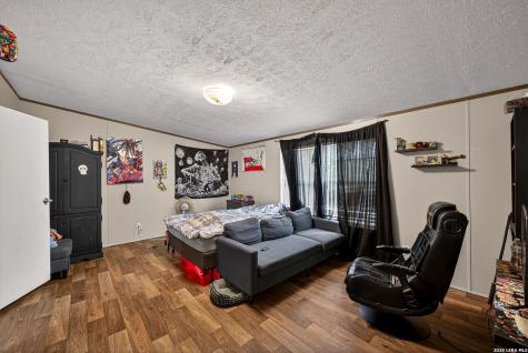 106 County Road 2672 Devine TX 78016