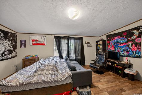 106 County Road 2672 Devine TX 78016