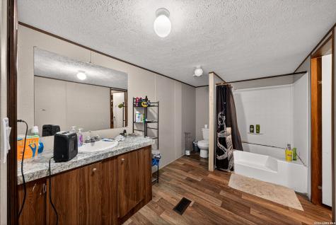 106 County Road 2672 Devine TX 78016