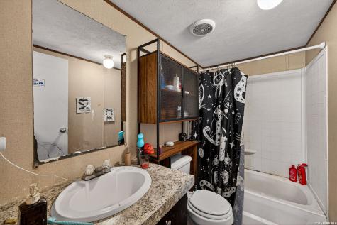 106 County Road 2672 Devine TX 78016