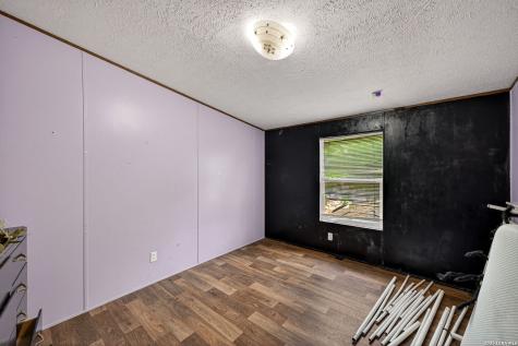 106 County Road 2672 Devine TX 78016