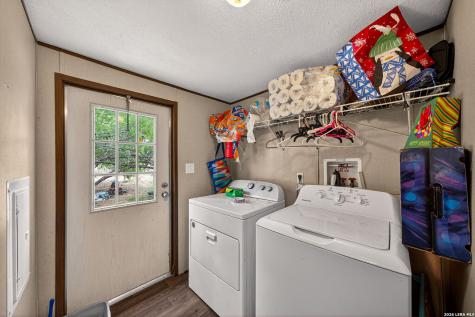 106 County Road 2672 Devine TX 78016