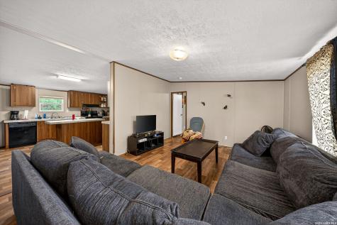 106 County Road 2672 Devine TX 78016