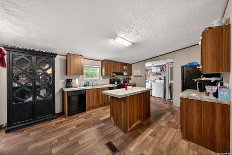 106 County Road 2672 Devine TX 78016