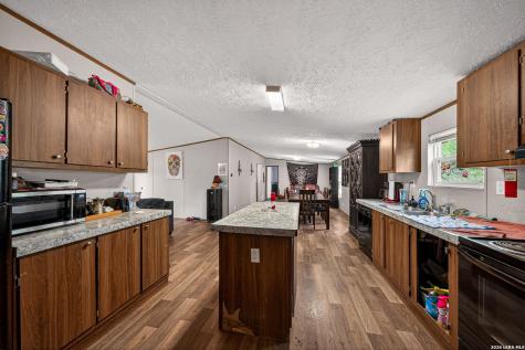 106 County Road 2672 Devine TX 78016