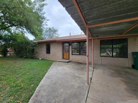 1110 Walnut Street Jourdanton TX 78026