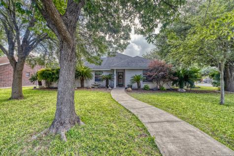633 Sunrise Avenue Uvalde TX 78801