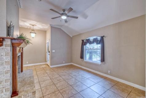 633 Sunrise Avenue Uvalde TX 78801