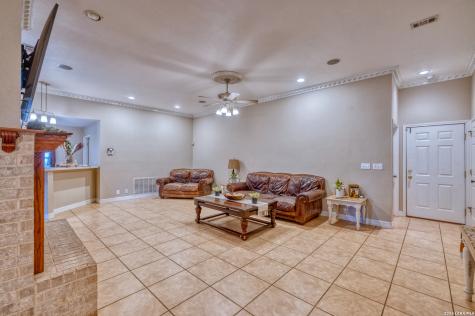 633 Sunrise Avenue Uvalde TX 78801