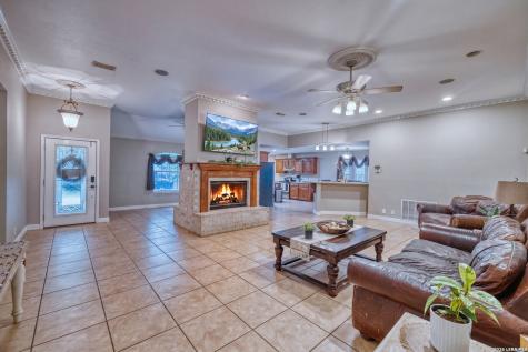 633 Sunrise Avenue Uvalde TX 78801