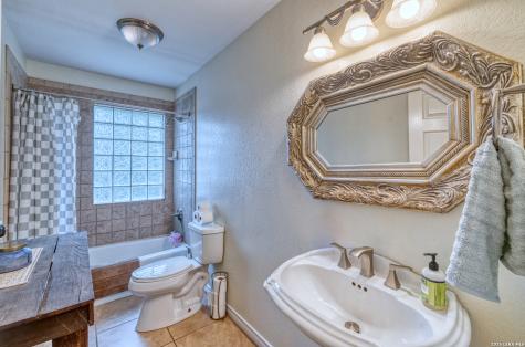 633 Sunrise Avenue Uvalde TX 78801