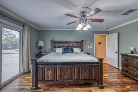 633 Sunrise Avenue Uvalde TX 78801
