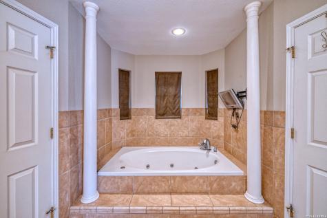 633 Sunrise Avenue Uvalde TX 78801