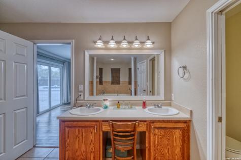 633 Sunrise Avenue Uvalde TX 78801