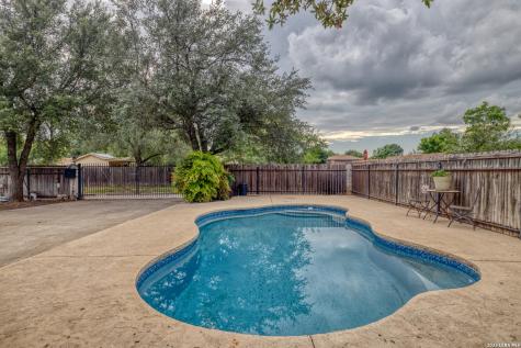 633 Sunrise Avenue Uvalde TX 78801