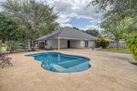 633 Sunrise Avenue Uvalde TX 78801