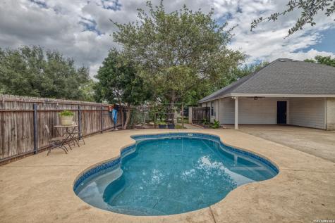 633 Sunrise Avenue Uvalde TX 78801