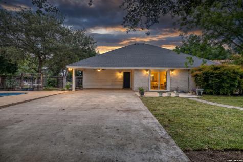 633 Sunrise Avenue Uvalde TX 78801