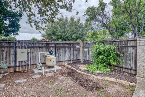 633 Sunrise Avenue Uvalde TX 78801