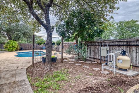 633 Sunrise Avenue Uvalde TX 78801