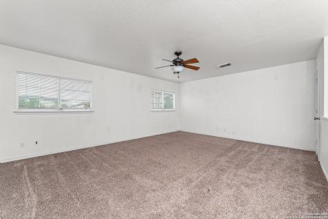 5502 Burton Farm San Antonio TX 78244