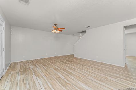 5502 Burton Farm San Antonio TX 78244