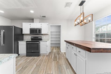 5502 Burton Farm San Antonio TX 78244