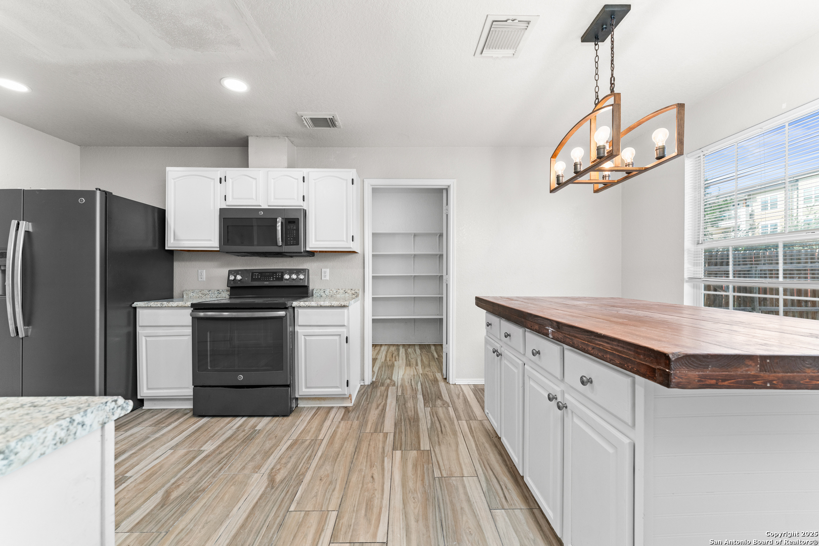 5502 Burton Farm San Antonio TX 78244