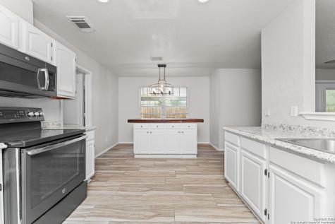 5502 Burton Farm San Antonio TX 78244
