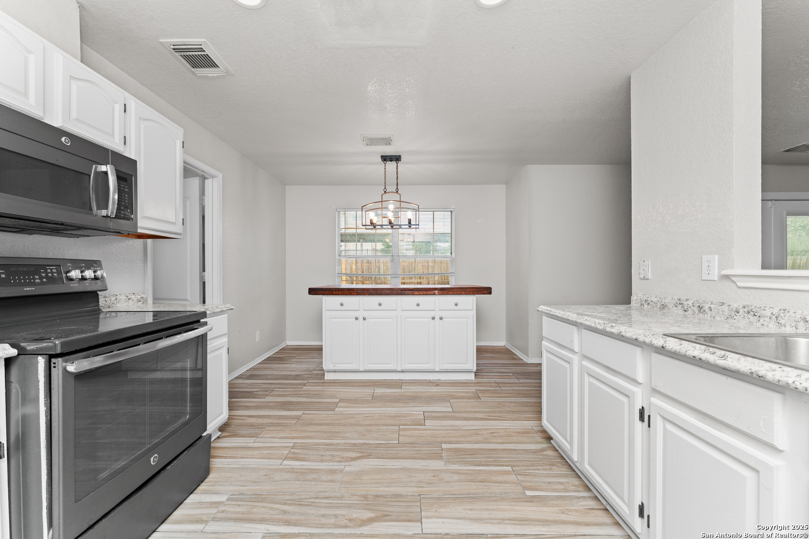 5502 Burton Farm San Antonio TX 78244