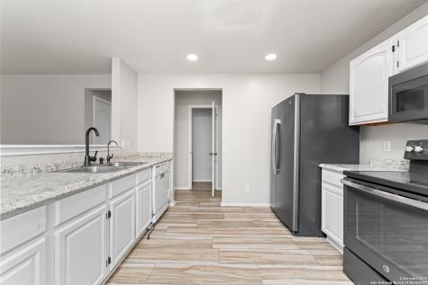 5502 Burton Farm San Antonio TX 78244