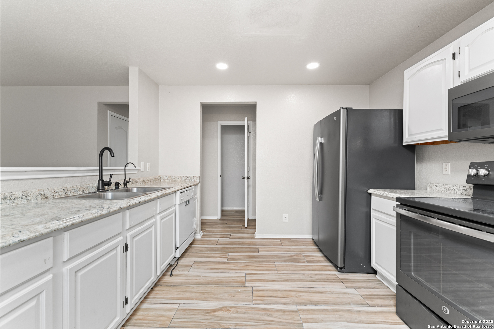 5502 Burton Farm San Antonio TX 78244