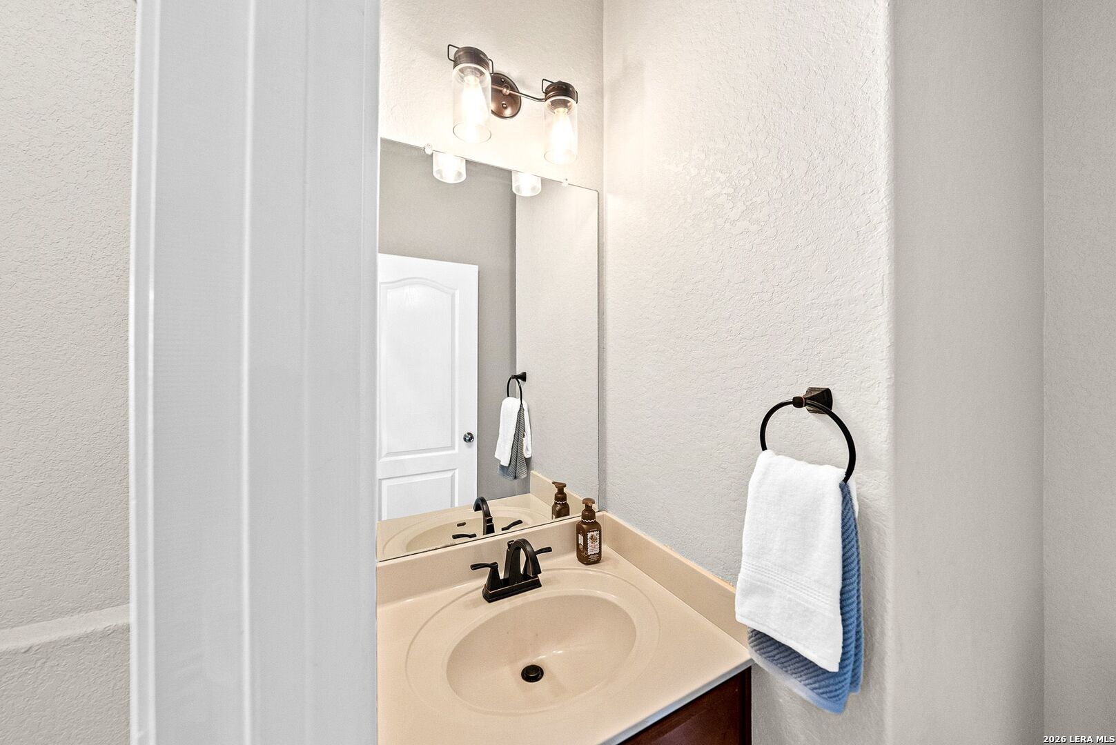 131 Tufted Crest San Antonio TX 78253